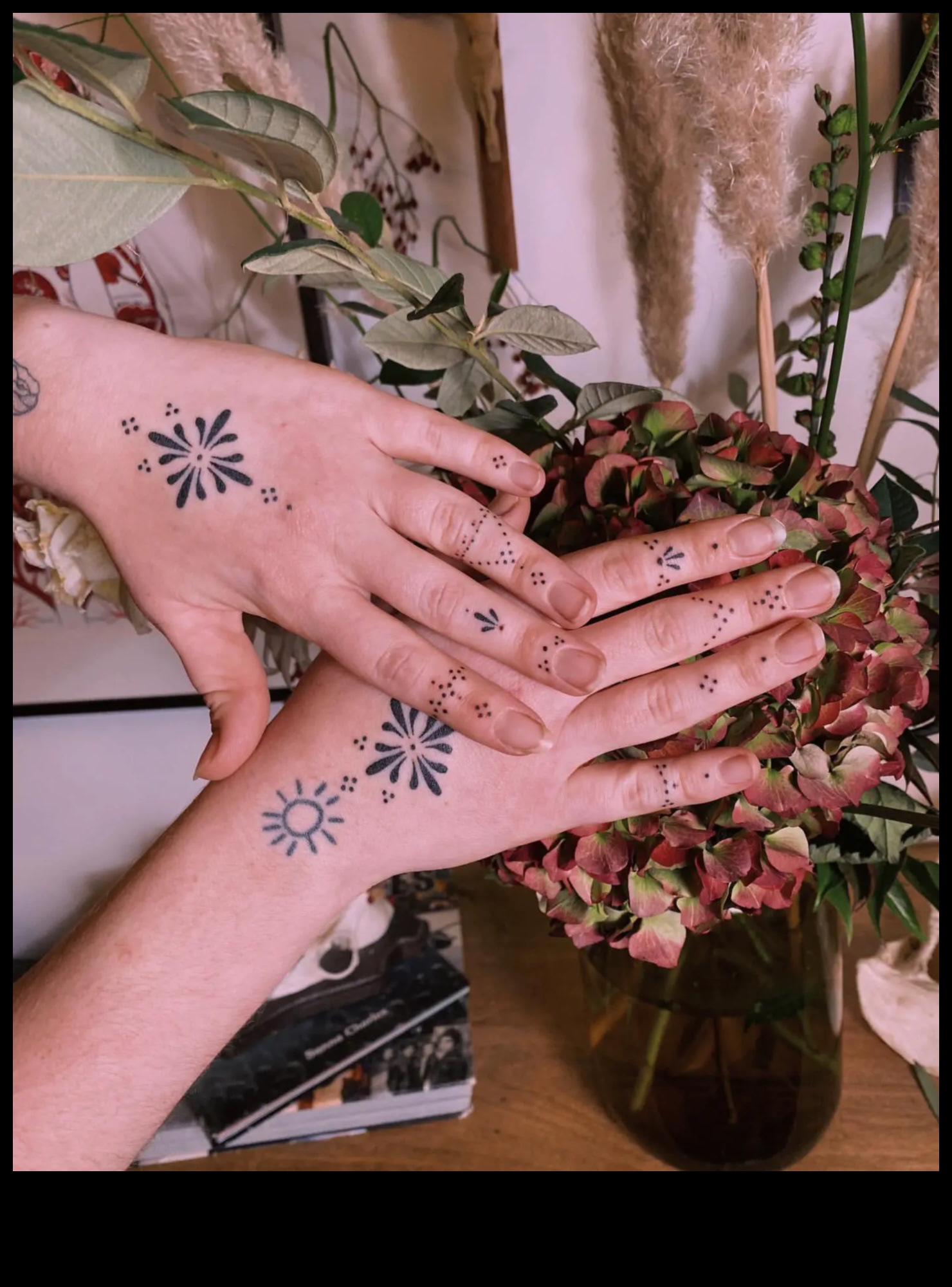 יצירות מופת מיקרו: צלול לתוך אלגנטיות קעקוע אצבע