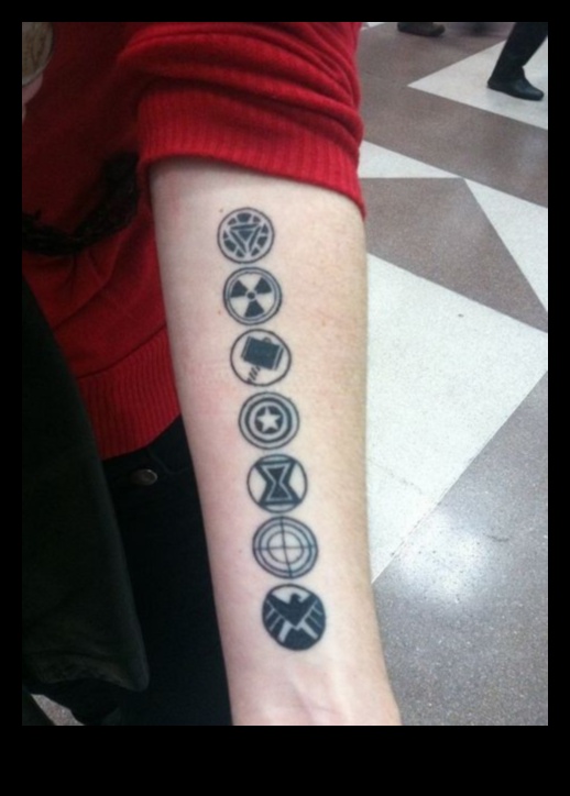 מארוול מיניאטורי: קעקועים זעירים בשורש כף היד עושים הצהרה