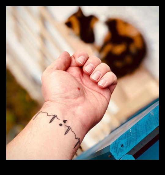 מראות סודיים: אומנות נחשפה בעיצובי קעקוע יד מוסתרים