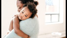 אמהות מודעת: ניווט הורות עם נוכחות