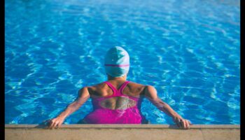 אושר מימי: אימוני הריון מרגיעים במים