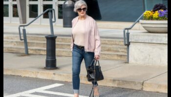 שיק ללא מאמץ: תלבושות קלאסיות לאישה המודרנית